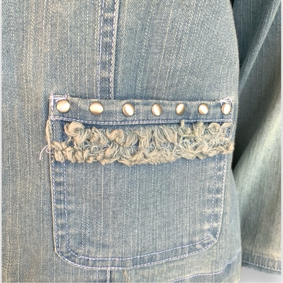 RUBY RD. STUDDED FRINGE ACCENTED OPEN FRONT CROP JEANS JACKET.  WOMEN’S SIZE 10P - Picture 7 of 9